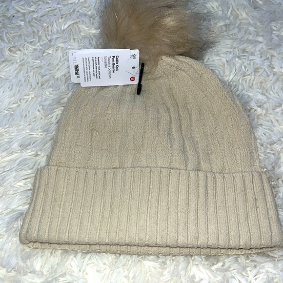 Lululemon Cable Knit Pom Beanie Color Natural        Size OS NWT - Picture 6 of 7
